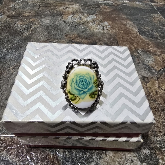Silvertone porcelain adjustable ring with a blue rose picture - Picture 1 of 9